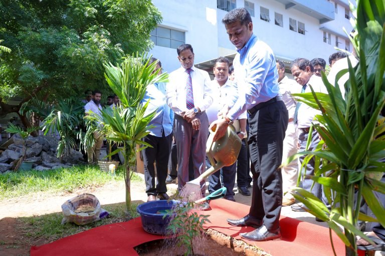 நேற்றைய தினம் எமது வைத்தியசாலைக்கு சுகாதார அமைச்சர் நளிந்த ஜயதிஸ்ஸ வருகைதந்தார்